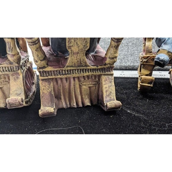 Victoria Collection 2003 Joanna & John Figurines 5 Total in Set 2 x 8" + 3 x 5" - Picture 5 of 14